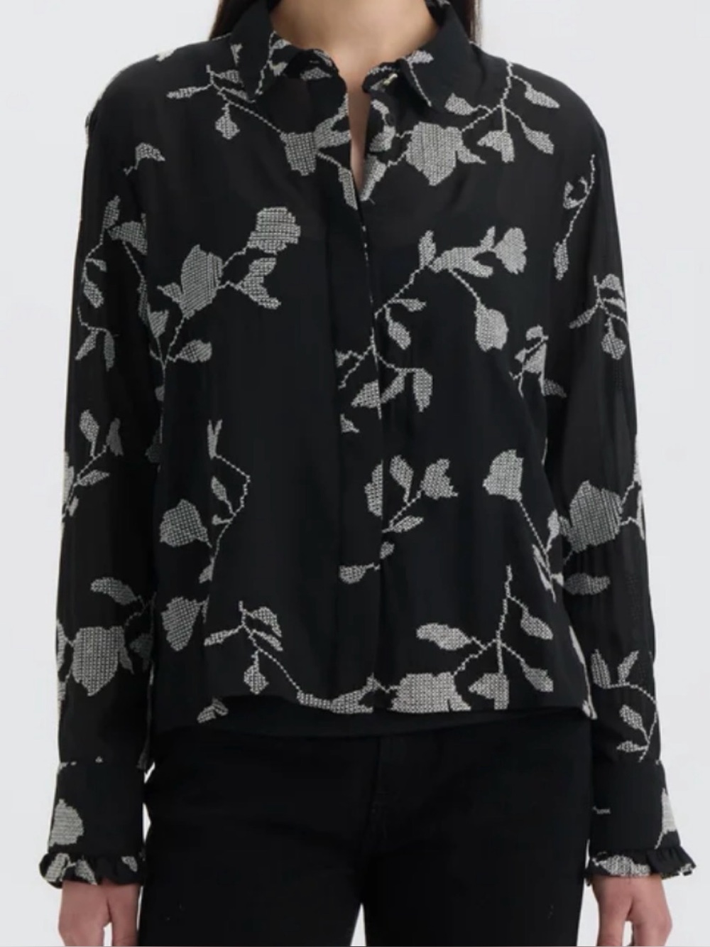 NVLT broidery blouse